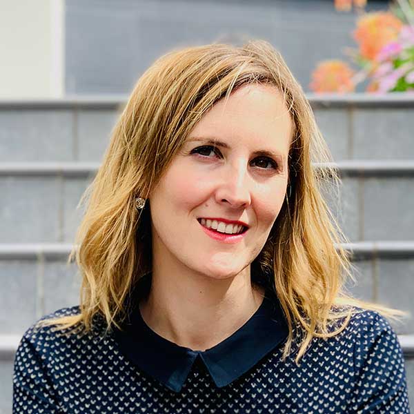Sara Calvo,Doctora en Ciencias Empresariales. Experta en emprendimiento e innovación social a nivel mundial. Cofundadora de la empresa Minca encargada de nuestro proceso de formación en Gestión Social en España.